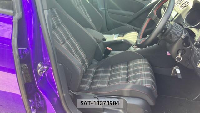 VolksWagen GOLF 2012-01 8281383-5