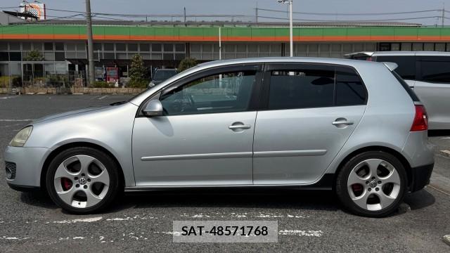 VolksWagen GOLF 2006-04 8281499-10