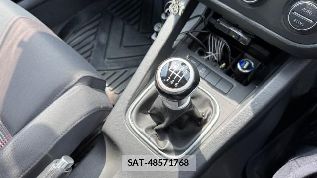 VolksWagen GOLF 2006-04 8281499-2