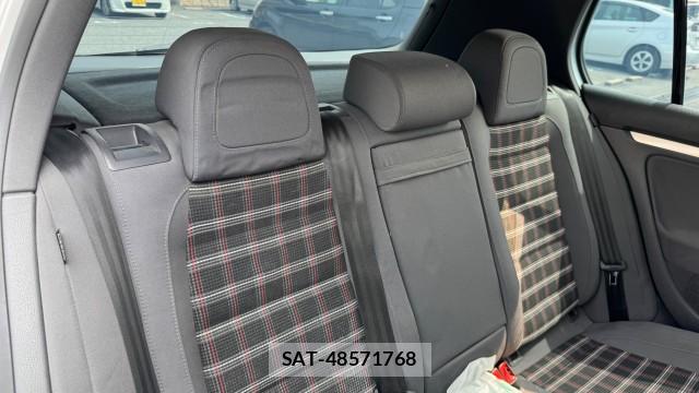 VolksWagen GOLF 2006-04 8281499-6