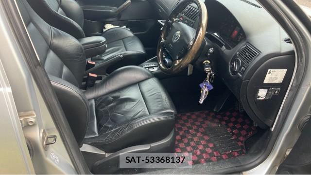 VolksWagen GOLF 2003-09 8282110-5