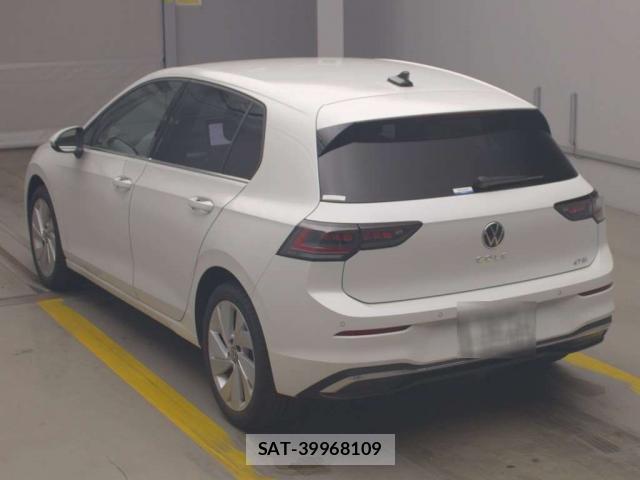 VolksWagen GOLF 2025-05 8284393-4