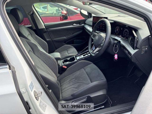 VolksWagen GOLF 2025-05 8284393-5