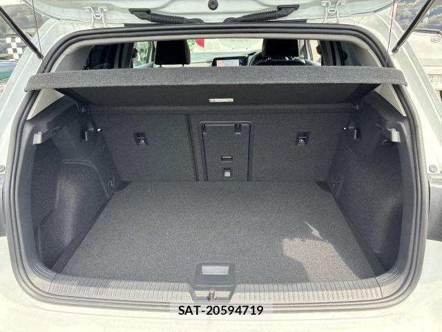 VolksWagen GOLF 2021-07 8284401-8