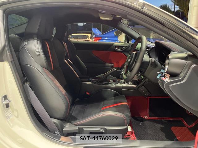 Toyota GR86 2024-06 8279298-9