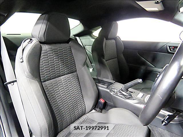 Toyota GR86 2022-01 8281266-11