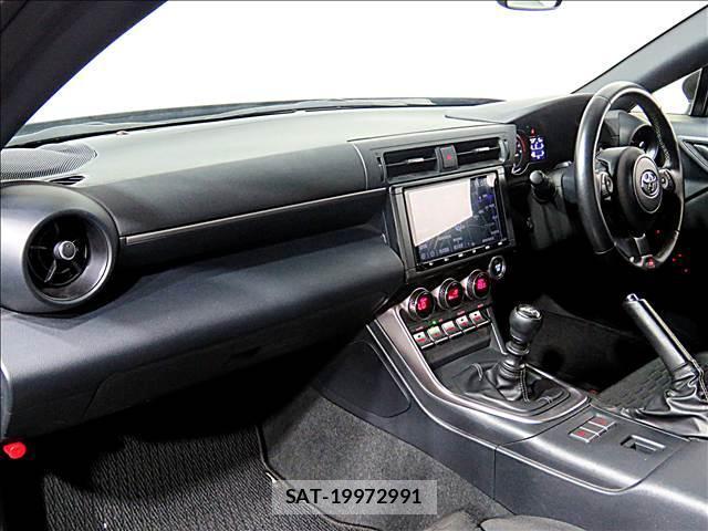 Toyota GR86 2022-01 8281266-12