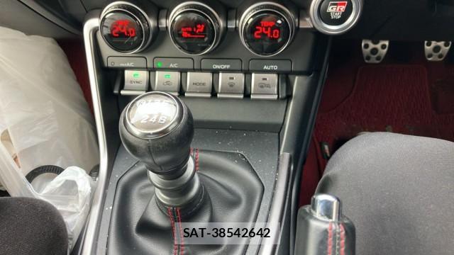 Toyota GR86 2021-12 8282455-14