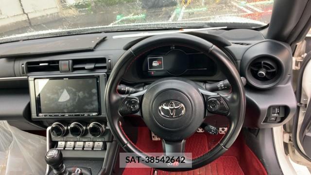 Toyota GR86 2021-12 8282455-16