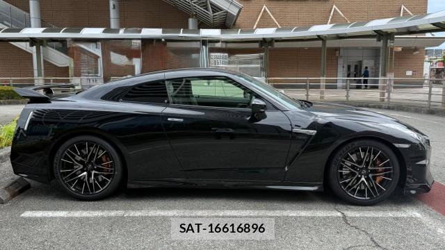 Nissan GT-R 2024-10 8281631-3