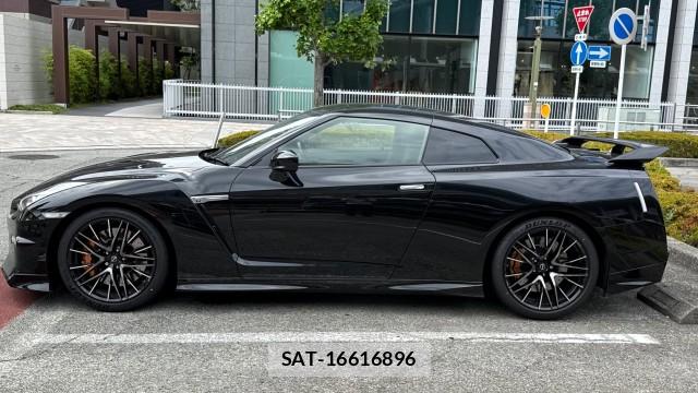 Nissan GT-R 2024-10 8281631-9
