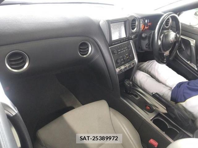 Nissan GT-R 2008-07 8282591-2