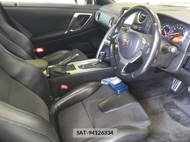 Nissan GT-R 2008-03 8282592-2