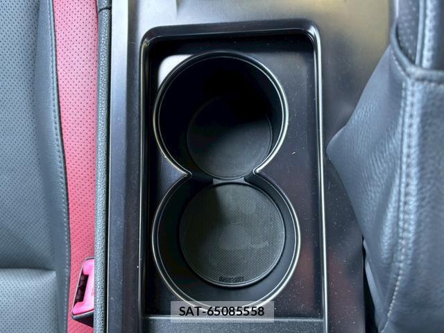 Nissan GT-R 2012-06 8284040-10