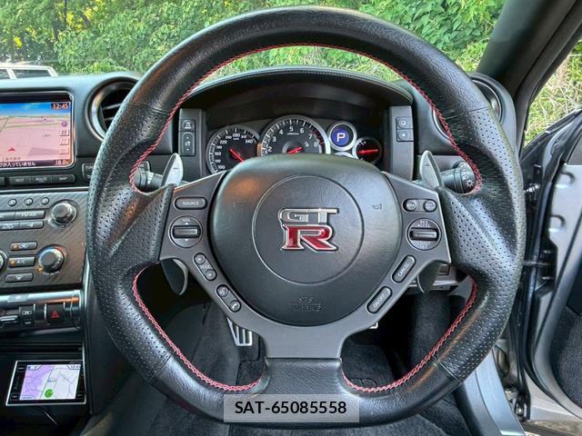 Nissan GT-R 2012-06 8284040-2