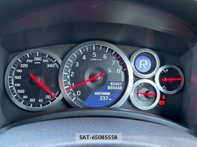 Nissan GT-R 2012-06 8284040-3
