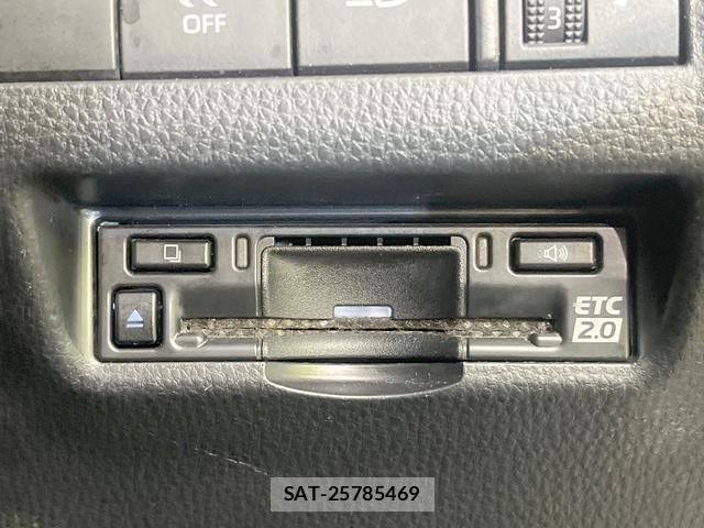 Toyota HARRIER HYBRID 2023-06 8280009-6