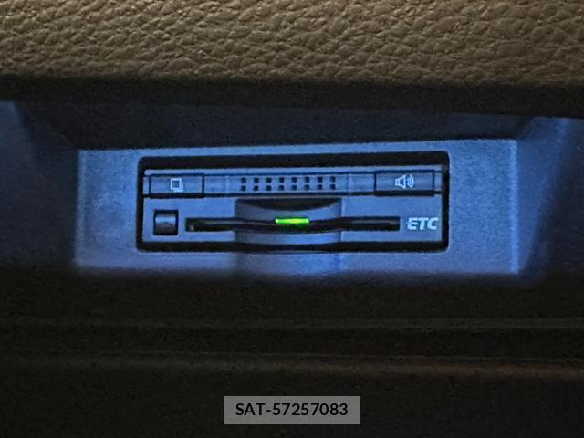 Toyota HARRIER HYBRID 2014-10 8283018-3