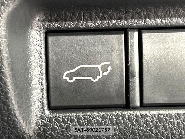Toyota HARRIER HYBRID 2021-08 8285212-5