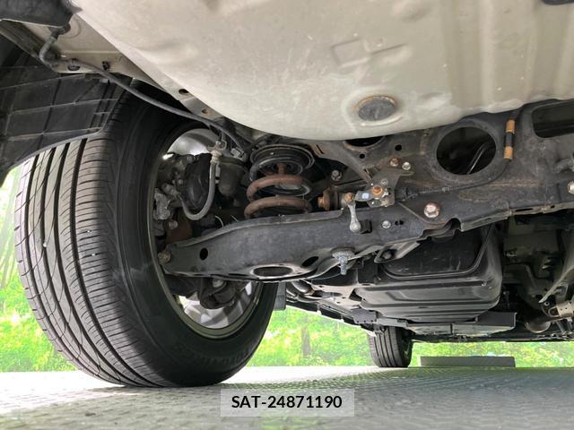 Toyota HARRIER 2017-06 8279317-18