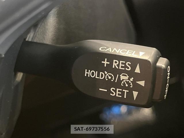 Toyota HARRIER 2018-10 8279608-6