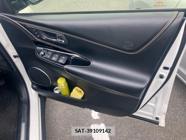 Toyota HARRIER 2017-09 8279930-6