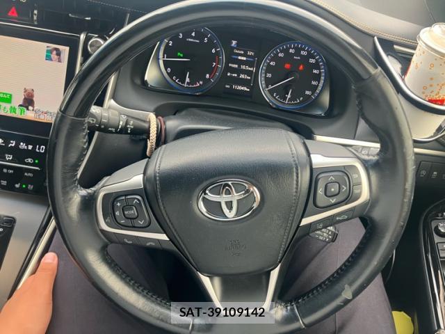 Toyota HARRIER 2017-09 8279930-9