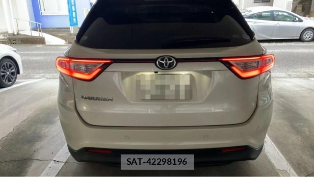 Toyota HARRIER 2018-05 8281746-1