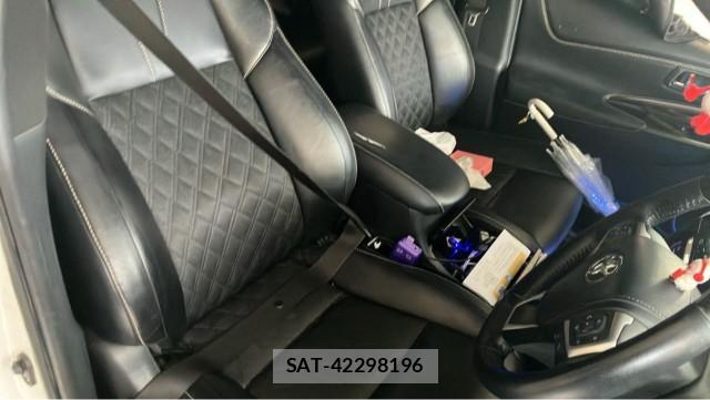 Toyota HARRIER 2018-05 8281746-5