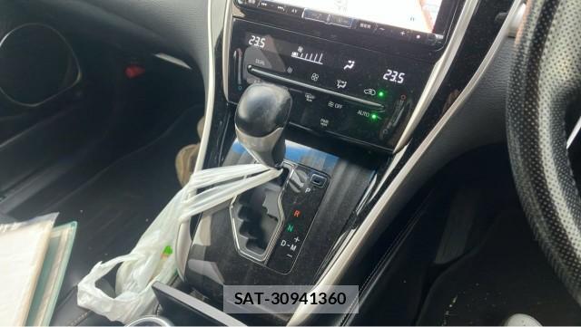 Toyota HARRIER 2017-08 8282348-14