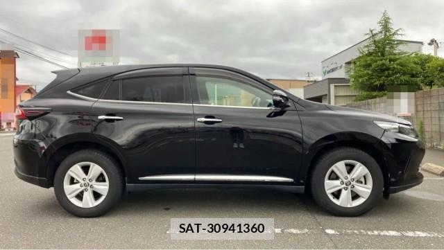 Toyota HARRIER 2017-08 8282348-3