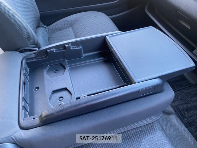 Toyota HIACE COMMUTER 2010-11 8285830-11
