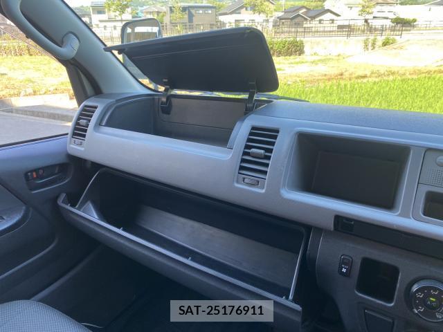 Toyota HIACE COMMUTER 2010-11 8285830-12