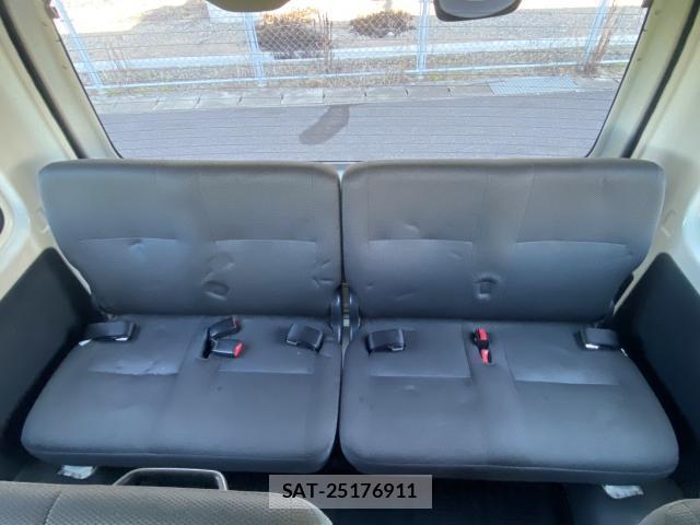 Toyota HIACE COMMUTER 2010-11 8285830-19