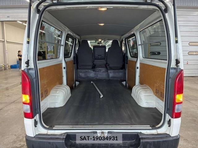 Toyota HIACE VAN 2021-04 8276867-2