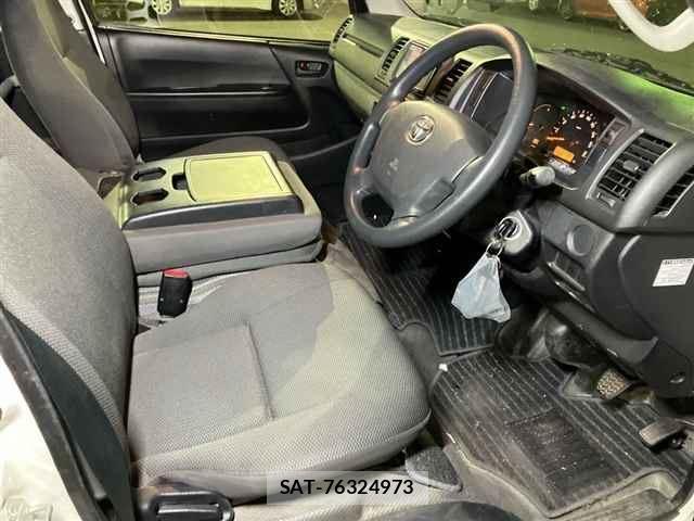 Toyota HIACE VAN 2016-01 8276871-3