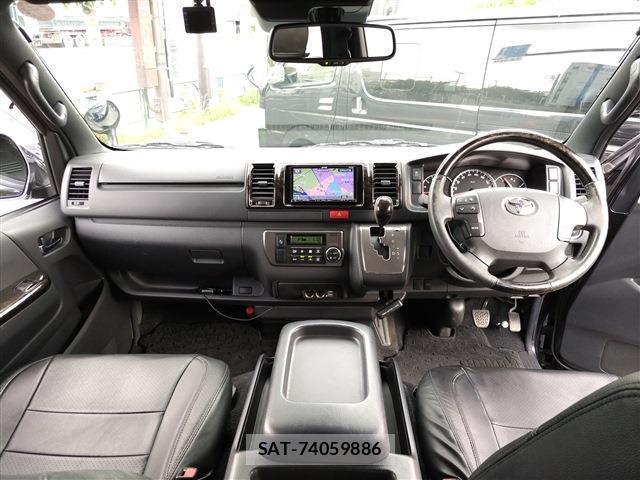 Toyota HIACE VAN 2019-06 8277159-10