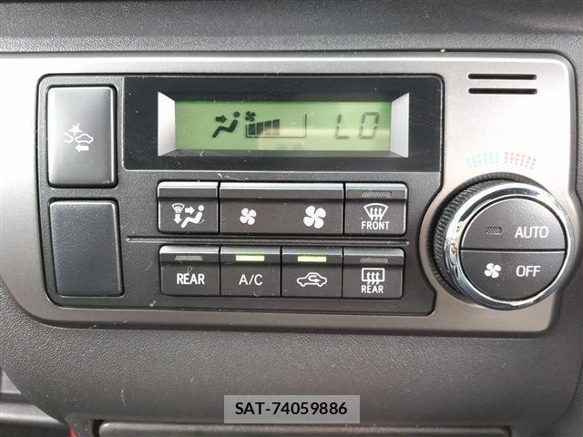 Toyota HIACE VAN 2019-06 8277159-17