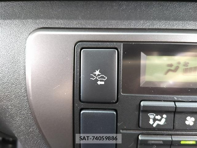 Toyota HIACE VAN 2019-06 8277159-18