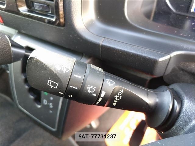 Toyota HIACE VAN 2018-05 8277160-17