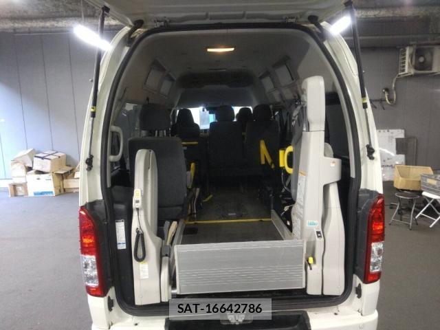 Toyota HIACE VAN 2020-06 8277442-3