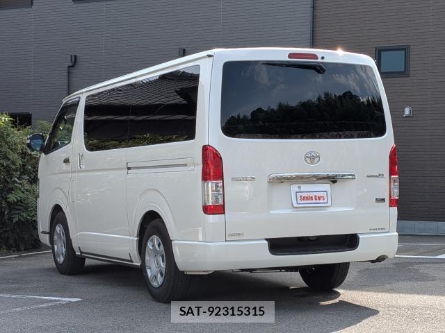 Toyota HIACE VAN 2019-07 8277557-10