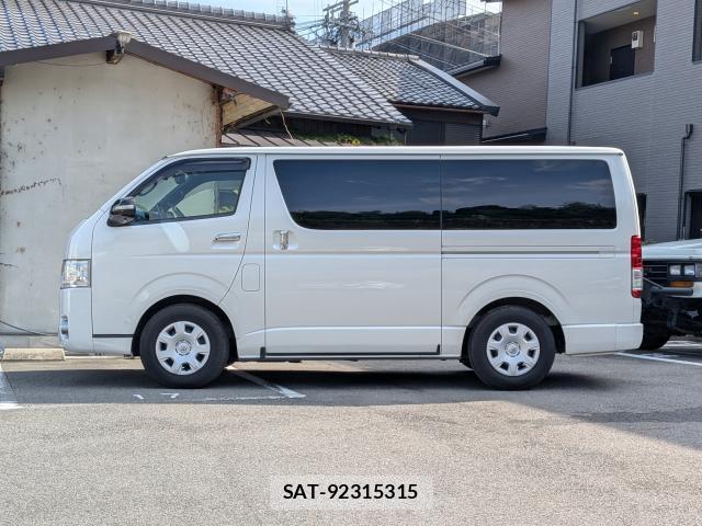 Toyota HIACE VAN 2019-07 8277557-11
