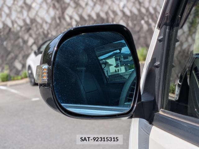 Toyota HIACE VAN 2019-07 8277557-12