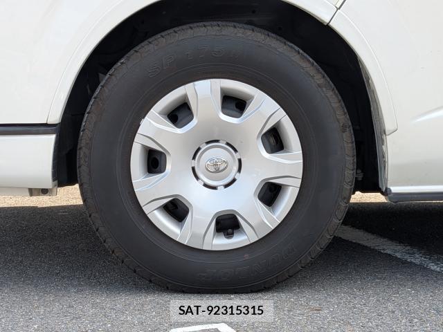 Toyota HIACE VAN 2019-07 8277557-13