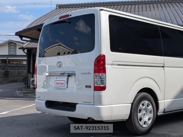 Toyota HIACE VAN 2019-07 8277557-14