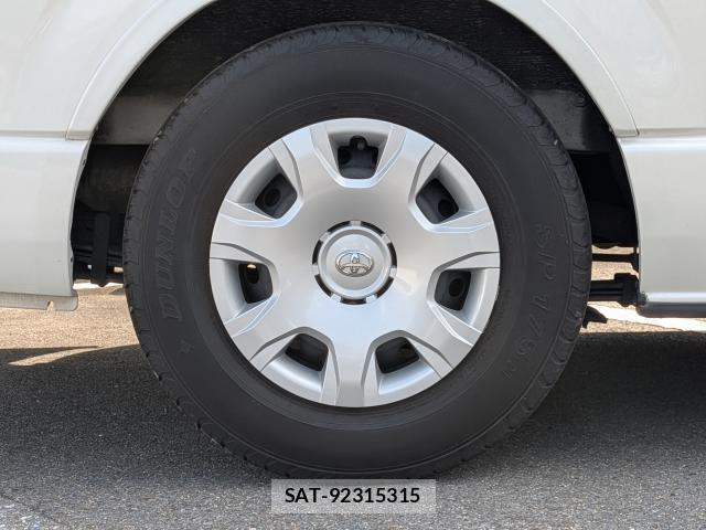 Toyota HIACE VAN 2019-07 8277557-15