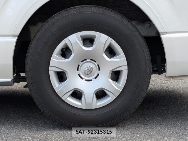 Toyota HIACE VAN 2019-07 8277557-16