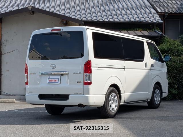 Toyota HIACE VAN 2019-07 8277557-17