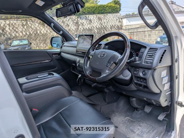 Toyota HIACE VAN 2019-07 8277557-19